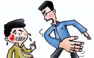 海南一男子深夜掌掴殴打男孩事件，反思社会暴力与道德良知