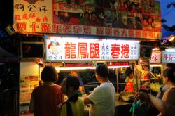 香肠排队现象全解析：避开长龙、轻松制作传统美味香肠的秘诀