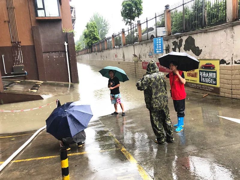 冲锋在前，风雨有我在