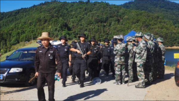 广西一地封山搜捕致五死命案嫌犯