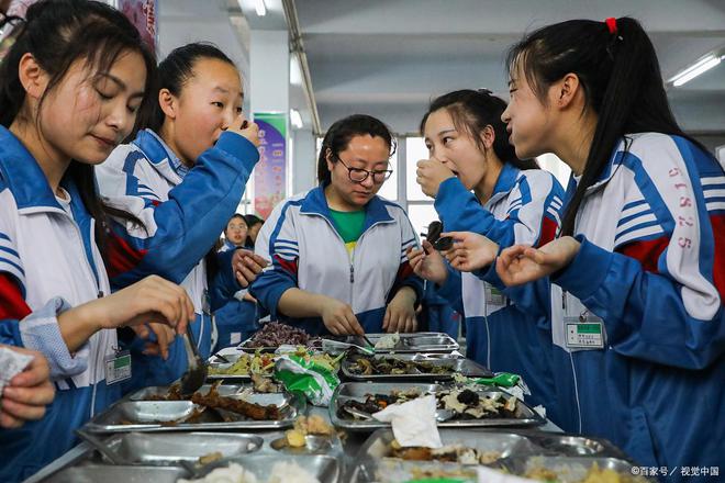 带饭的学生不能进食堂？教育局对此作出回应