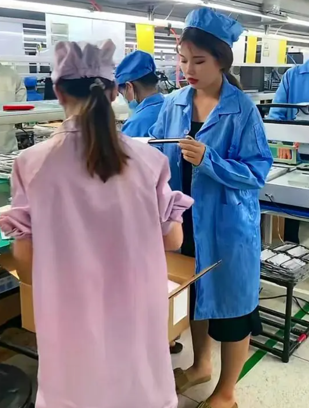 钟点房里的经济账，打工人的羽绒服清洁记