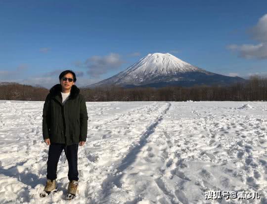 梁朝伟日本滑雪之旅，偶遇明星的惊喜瞬间