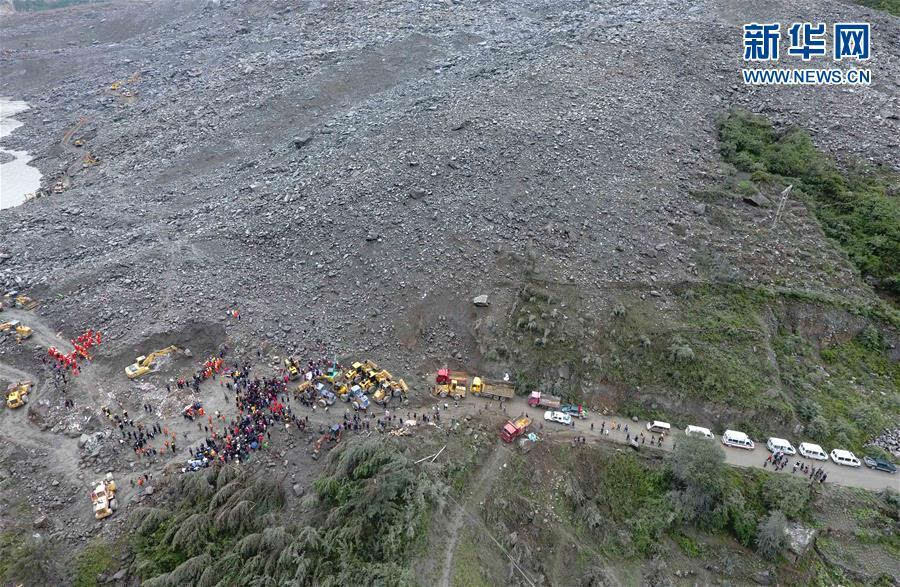 贵州山体垮塌瞬间，土石倾泻的威力与警示