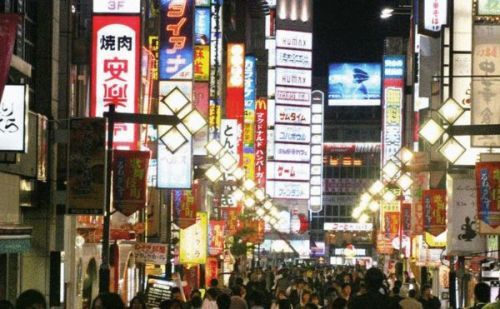 新宿二丁目，东京心脏的跳动与多元文化的交融