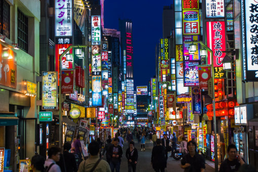 新宿二丁目，东京心脏的跳动与多元文化的交融