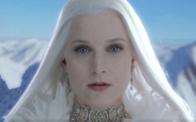 冰雪女王：从安徒生童话到迪士尼艾莎的魔法之旅，揭秘经典角色的文学意义与现代影响