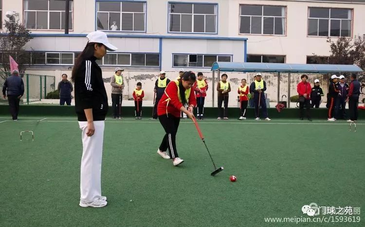 小球进洞技巧全攻略：轻松掌握精准进洞秘诀，告别失误烦恼