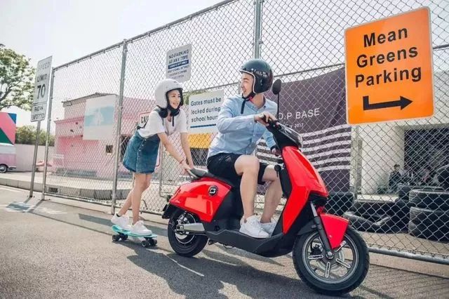 蝙蝠摩托：揭秘未来城市出行的隐形智能座驾，让骑行更便捷更快乐