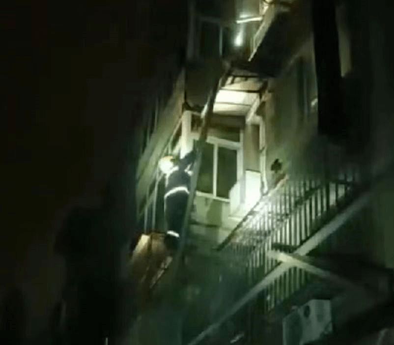 别敲两次门：揭秘凌晨敲门声背后的恐怖真相与自救指南