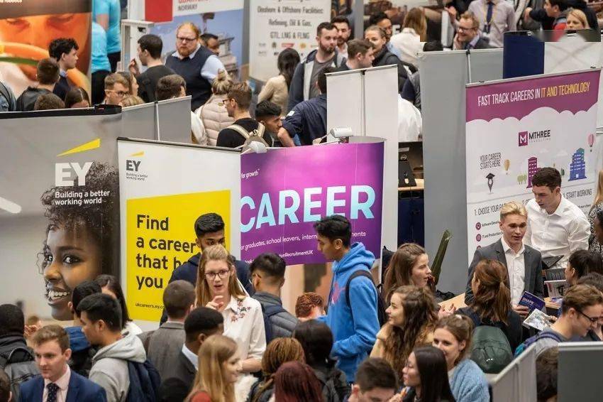 黑暗帝国崛起与衰亡：揭秘极权统治的社会根源与历史警示