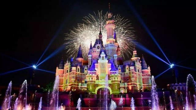 疯狂过山车最佳乘坐时间与安全指南：避开排队高峰，享受极致刺激体验