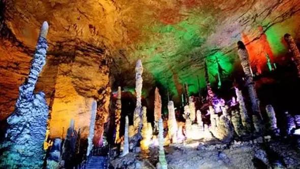 云栈洞探秘：揭开川西秘境的地理奇观与神话传说