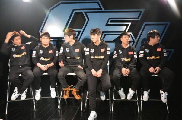 CFPLS6总决赛精彩回顾：AG战队夺冠历程与战术解析，带你重温电竞黄金时代