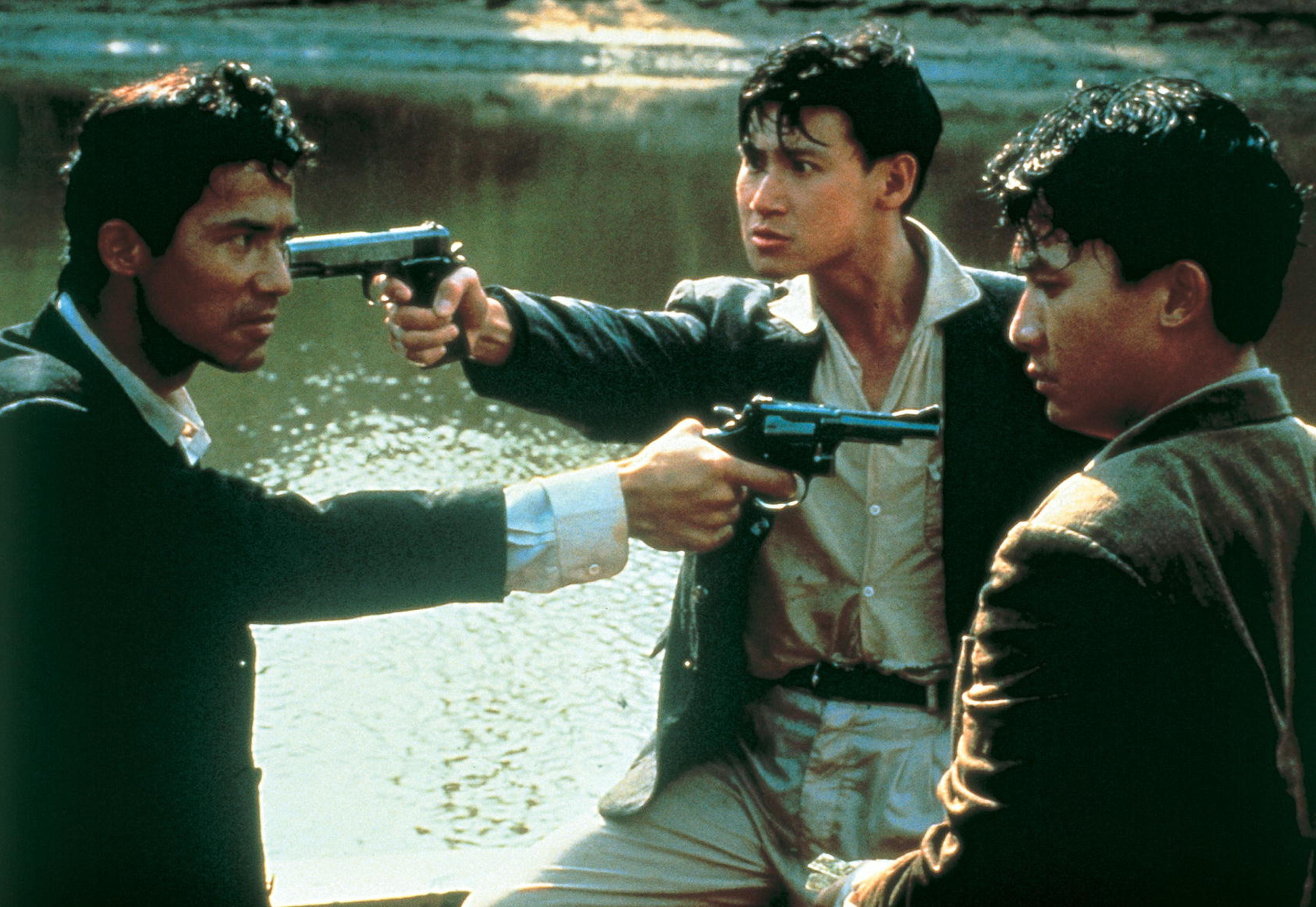 喋血街头深度解析：吴宇森暴力美学与兄弟情义的极致呈现