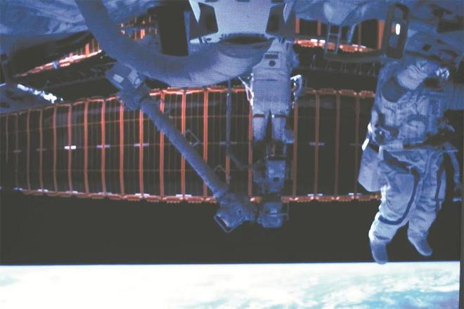 星海传说：沉浸式角色扮演游戏体验，带你探索浩瀚宇宙的友情与成长